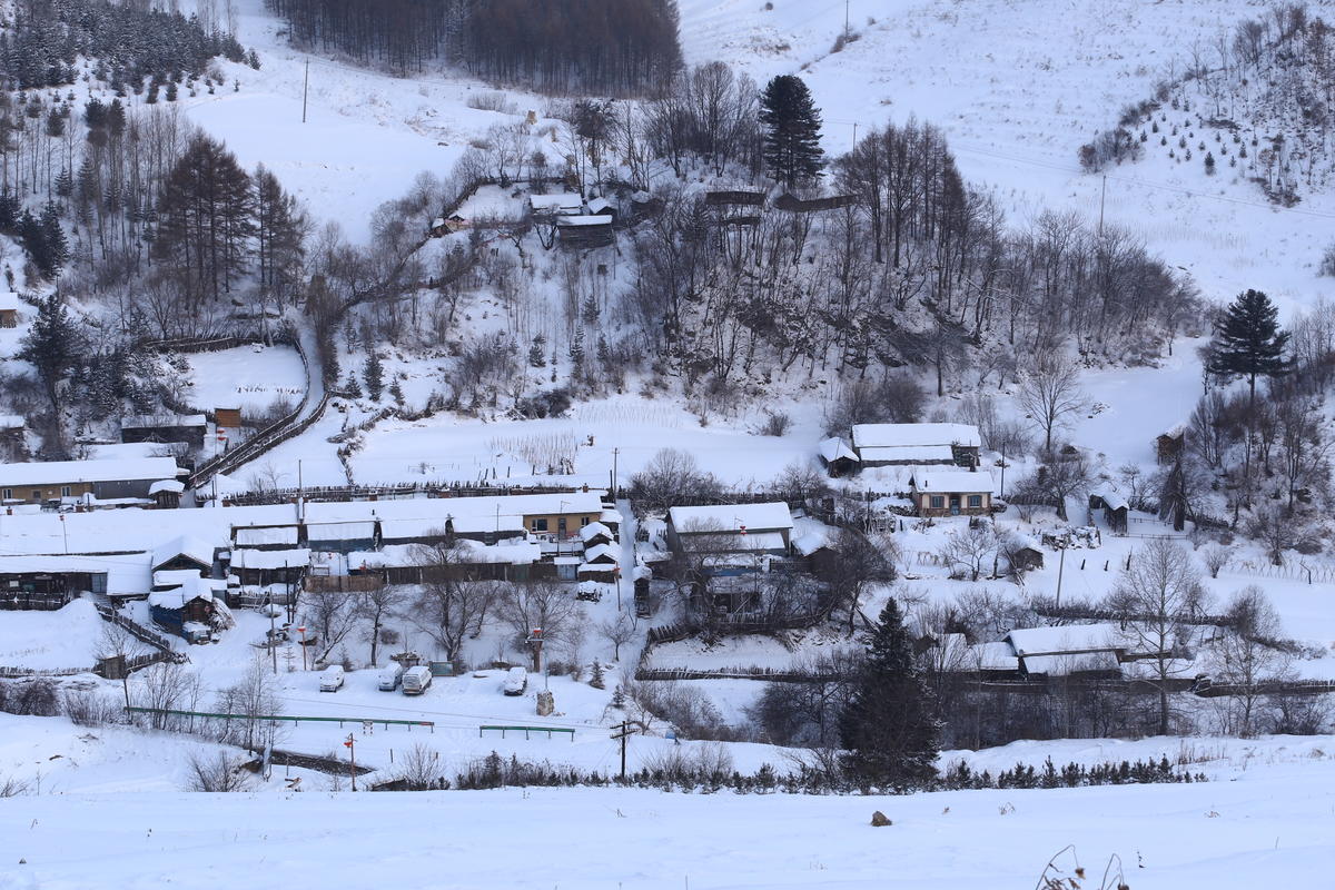 松岭雪村