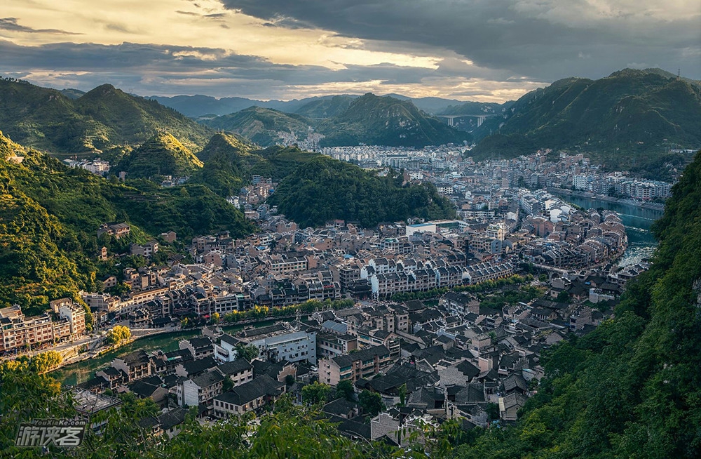 【黔东梵境】贵州圣地梵净山-楼上古寨-镇远古镇-西江千户苗寨-荔波大小七孔-小众朗德上寨-网红夜郎谷,深度体验贵州旎游风光,7日/3日小车团套餐可选 门票半价优惠!