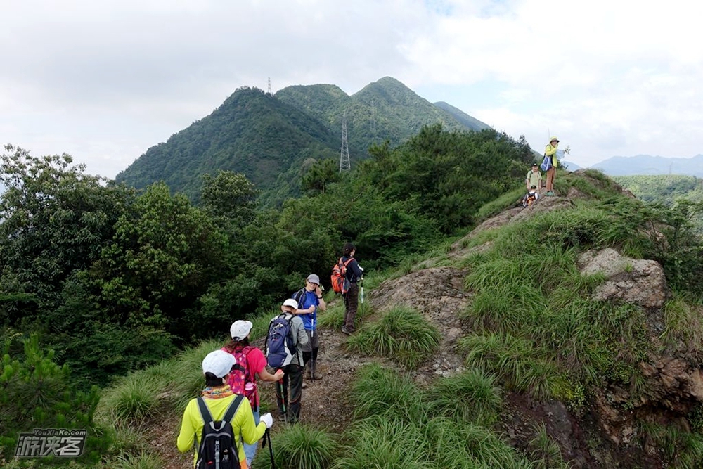 【征途·乌石山+斗岩】4月,豪情攀登乌石山环线,探访千年古刹乌石寺,穿越诸暨斗岩群山,徒步丛林山脊