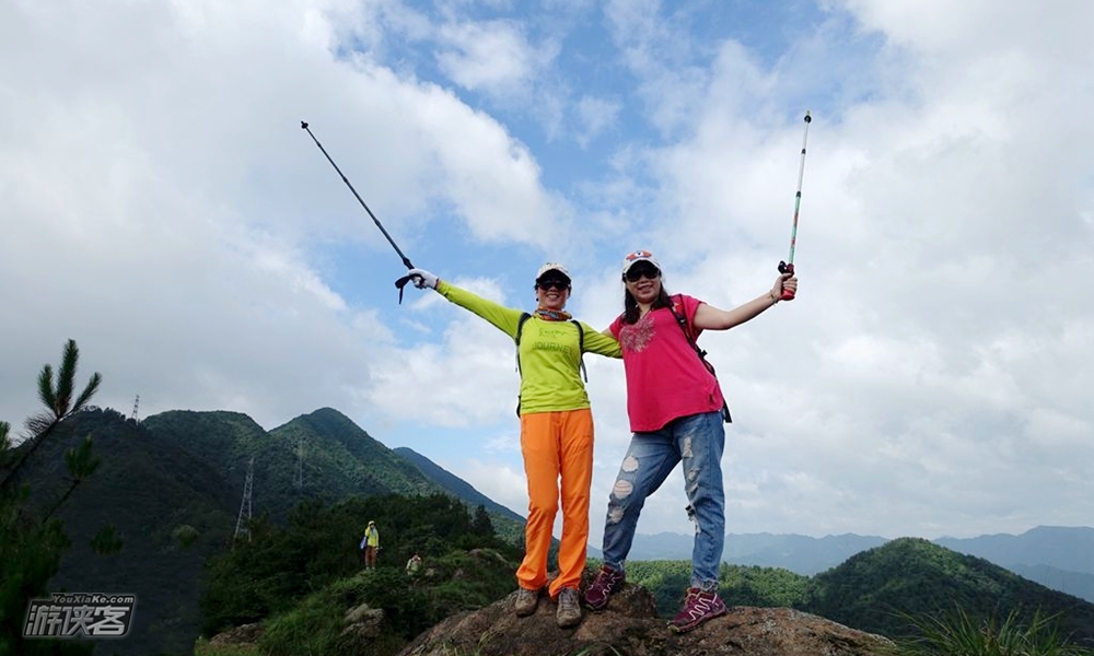 【征途·乌石山+斗岩】4月,豪情攀登乌石山环线,探访千年古刹乌石寺,穿越诸暨斗岩群山,徒步丛林山脊
