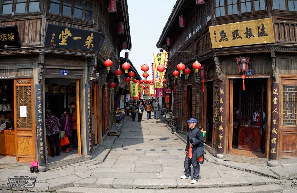 【城郊计划·枇杷遇见虾】采塘栖枇杷+钓小龙虾+逛古镇寻美食,季节限定的鲜果采摘之旅(欢乐趣玩一日,自驾游/大巴团)