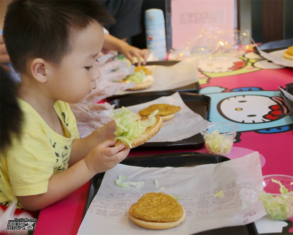 【游侠宝贝·麦麦体验日】5.30半价!半价特惠!麦当劳后厨探秘,亲手制作吉士汉堡,mini小甜筒派送,做一次麦记专属小手工,I’m loving it!(半天)