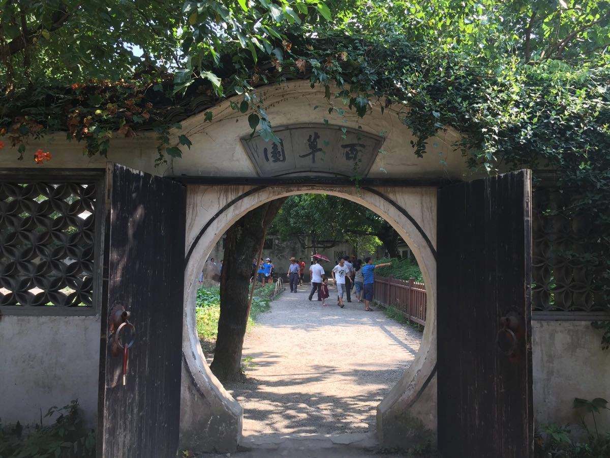 【游侠少年·跟着课本游绍兴】1.26周六,《从百草园到三味书屋》,鲁迅故里体验“三味早读”;地下酒窖探寻会“呼吸”的黄酒,花雕DIY带回家!(单日独立营)