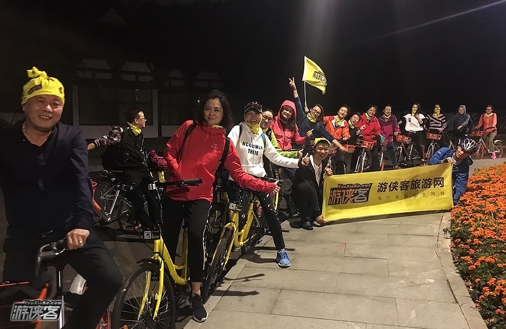 【夜探成都-荧光夜骑】周五晚,骑行5公里,打卡成都最好吃的乐山钵钵鸡(报名送魔术头巾+荧光棒)