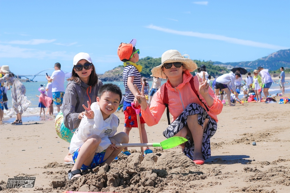 【五彩海滨】10.4-5国庆假期,象山月牙沙滩逐浪,漫步五彩礁海岸线;穿越时空隧道,玩转象山影视城