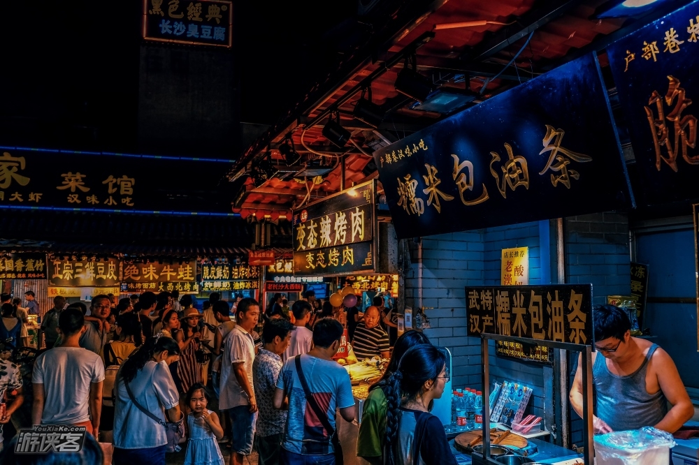 【探索武汉·City Walk】全年计划：行昙华林文艺小镇，吃户部巷地道美食，坐长江轮渡看江景，穿长江大桥留记忆！