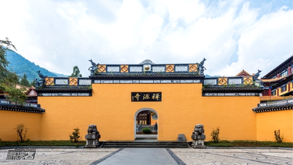 【特惠·西天目】4.15周日,漫步西天目,听禅源寺钟声,行走在火山大石谷的山野长廊中,惬意得享受春日的舒爽!