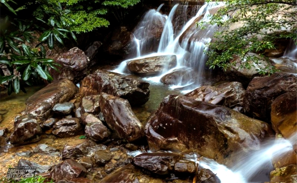 【特惠·西天目】4.15周日,漫步西天目,听禅源寺钟声,行走在火山大石谷的山野长廊中,惬意得享受春日的舒爽!