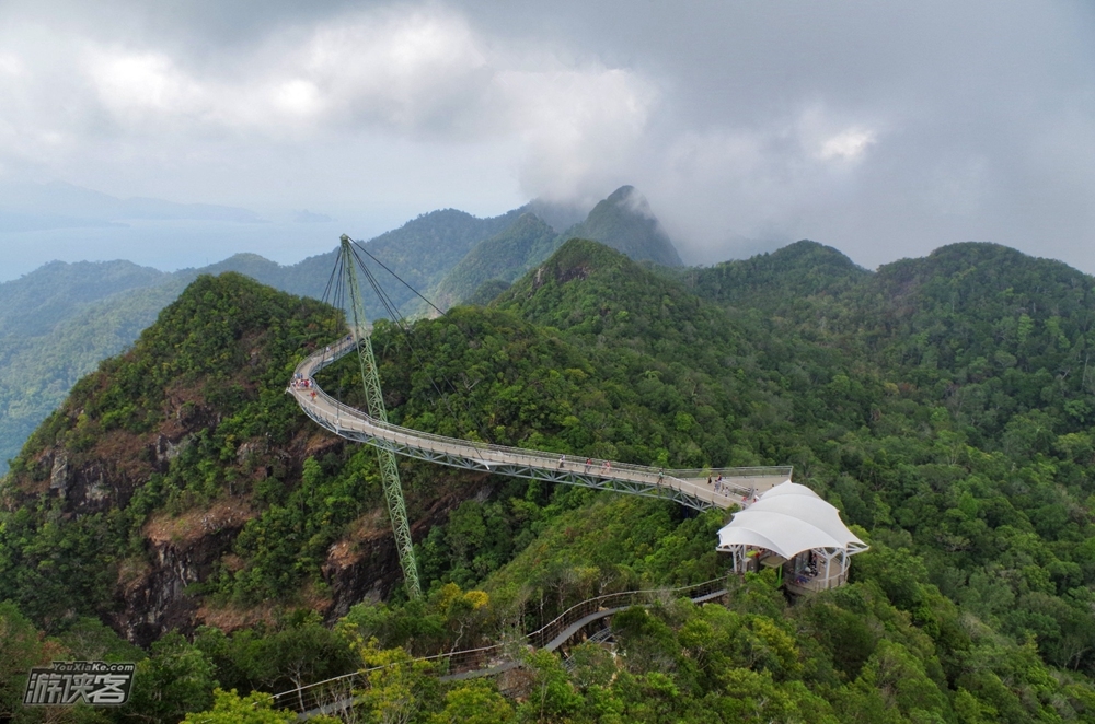 【马来西亚 · 三城巡游】西马大环线/兰卡威跳岛海钓/海景五钻度假村/天空之桥鸟瞰/槟城特色茶室晚餐/升旗山小火车/乔治镇壁画/吉隆坡城市漫游/双子塔夜景/国家清真寺巡礼