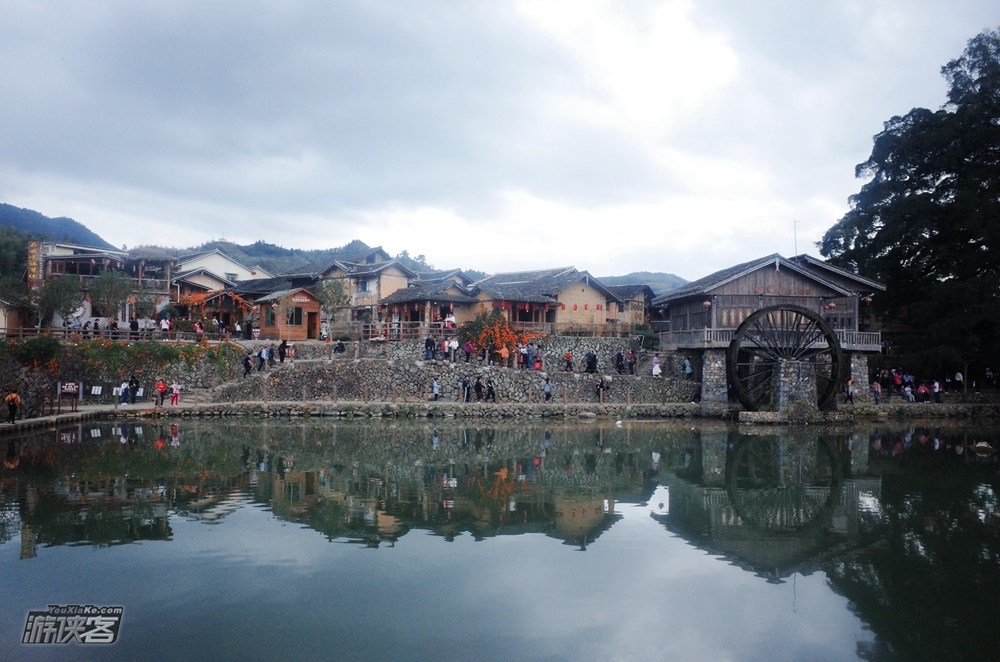 【福建土楼 · 乱世巨堡2.0】新年特辑，探访河坑秘境，睡百年土楼民居，特设地道客家晚宴，客串云水谣剧情路演，打糍粑、画土楼，听客家土楼真正的土味通史——2日深度人文行