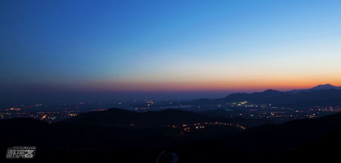 【下班儿去哪-夜爬】4.24夜爬香山  仰头赏弯月 群星璀璨，低头览帝都 灯火阑珊，月朗繁星下 来一场邂逅之旅（2019夜爬第10期）