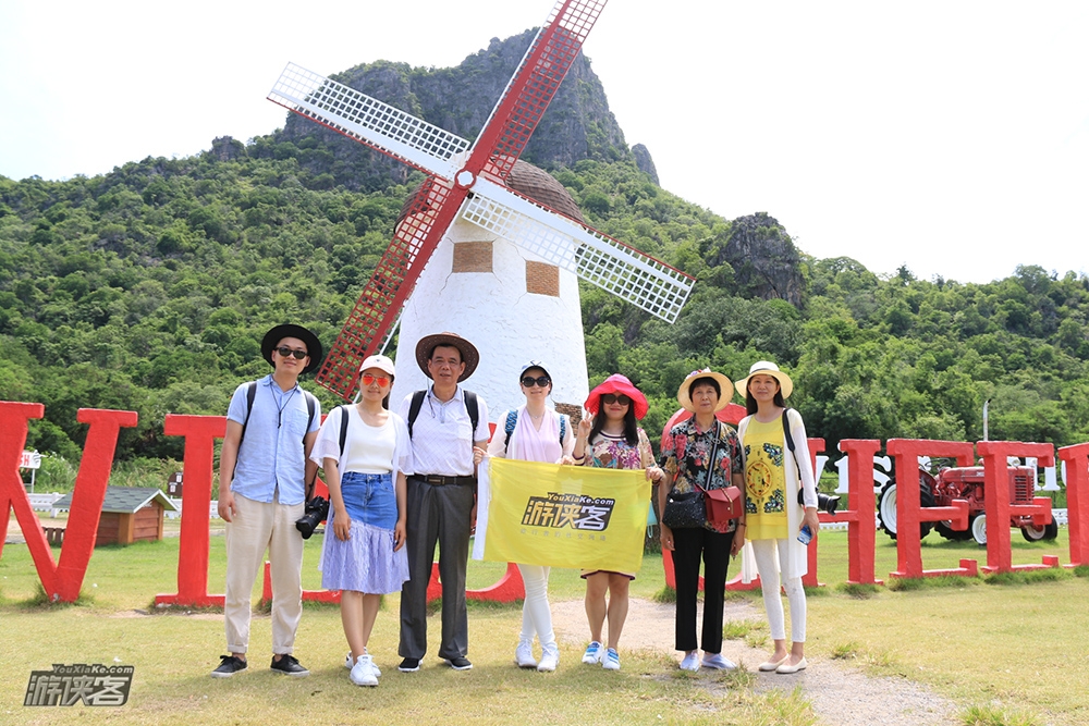 【皇室華欣-曼谷集合】泰國限時免簽!美功鐵道市場-安帕瓦水上集市-靜謐螢火蟲游船-小希臘圣托里尼公園-泰國最大廟宇臥佛寺-抖音推薦三象神博物館-升級兩晚華欣海邊泳池酒店,私享泰中6日5晚趣味之旅
