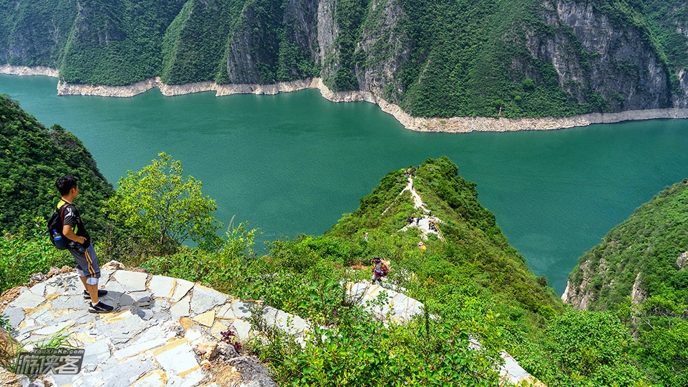徒步三峡之巅|1.5日跟着国家地理去旅行