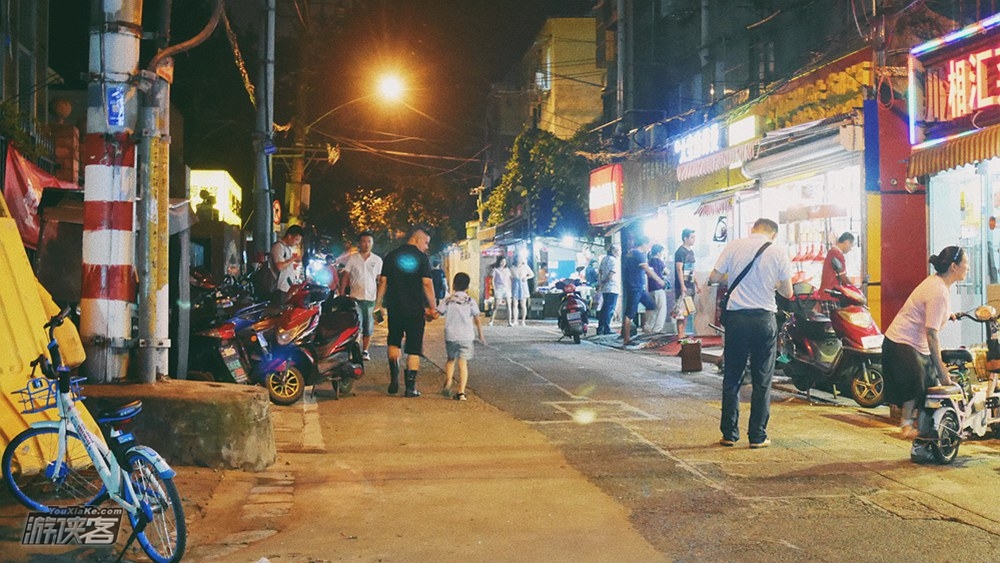 【下班去哪儿·夜行】6-8月,周三晚,与有趣的小伙伴一起,走街串巷,夜行金陵,踏十朝历史文化,赏古都风情夜色。(免费活动)