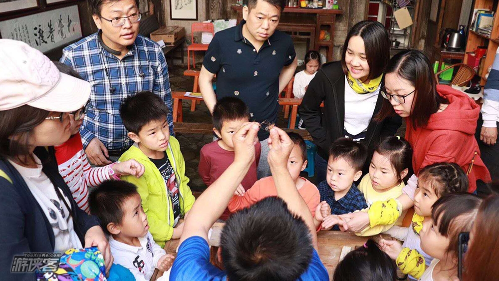 【苏州大巴·玩转古徽州】4.29-5.2五一期间，穿越千年跟着课本游桃花潭，行走于徽派绝世水墨画中，手作徽毛笔/呈坎大作战/黄山脚下房车观星/古村寻味（4日亲子休闲）