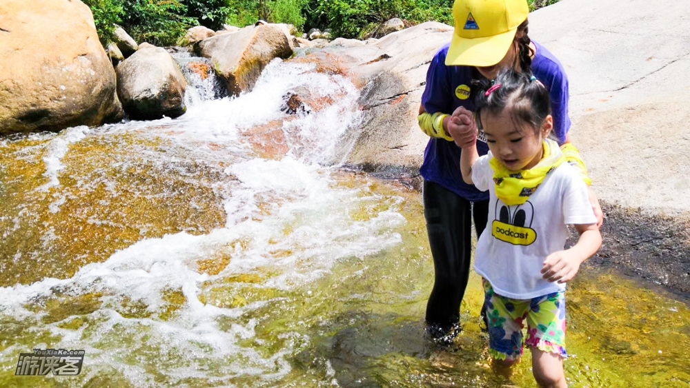 【开路先锋 · 赛峪溯溪】8-10月,在秦岭感受20°的夏天,秦岭溯溪徒步,108级“金字塔”水坝,水上滑滑梯,湿身打水仗,腐败美食,来一口西瓜,户外溯溪一日游!