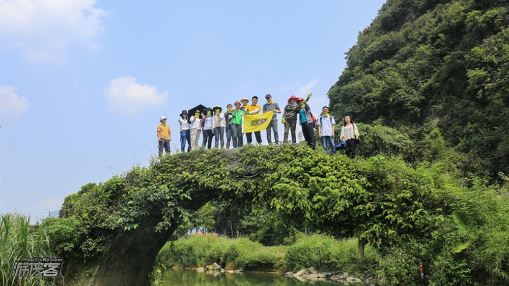 【探索·英西】10.26-10.27周末:体验全国唯一的暗河漂流,品尝黄花特色美食,茶园徒步、峰林骑行,置身在蓝天、青山、碧水间,回归大自然!