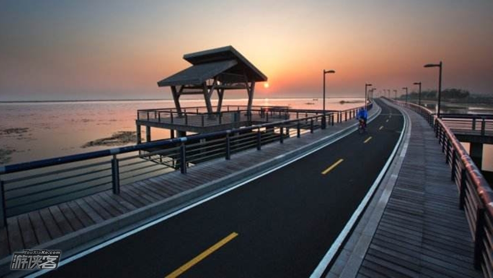 【阳澄湖·骑行4+2】50km环湖风光/苏州市区上门接送/隐秘湖畔花海/水天佛国重元寺/华谊兄弟电影世界/周末品蟹休闲之旅(2-6人VIP小团)