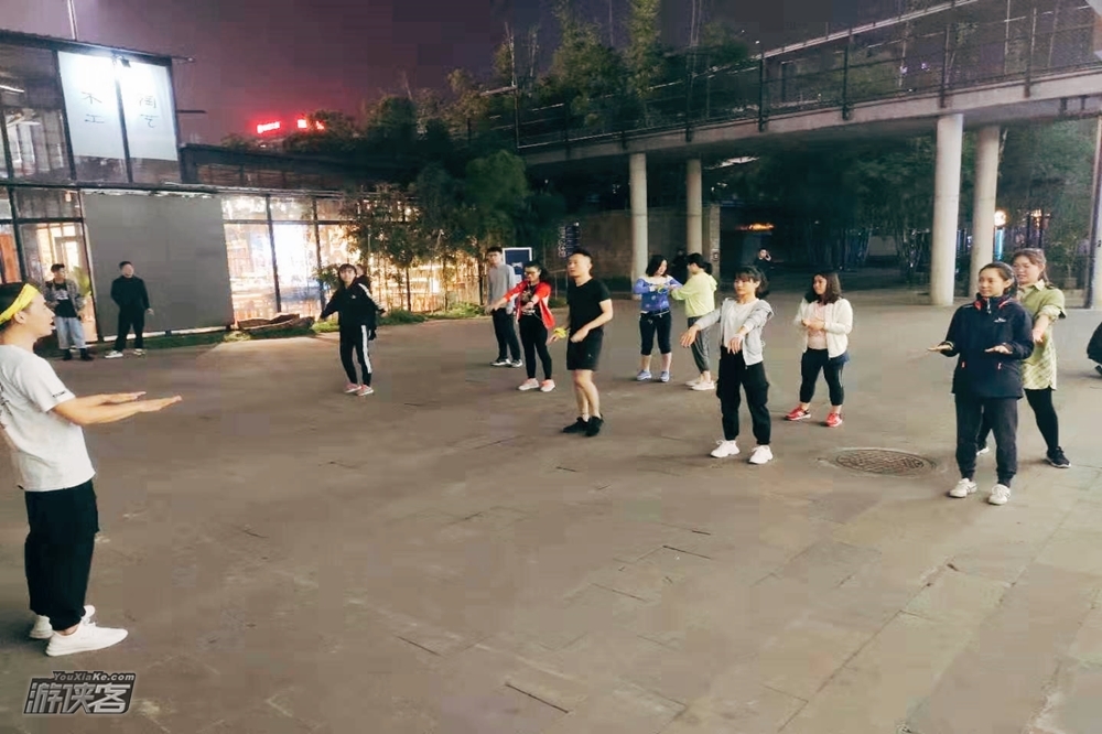 【游侠跑团·西村天空夜跑】4.28周二晚，YEAH享生活 FUN跑蓉城，召集全城最闪亮的夜跑侠，约跑西村空中跑道，游侠跑团高调开跑！