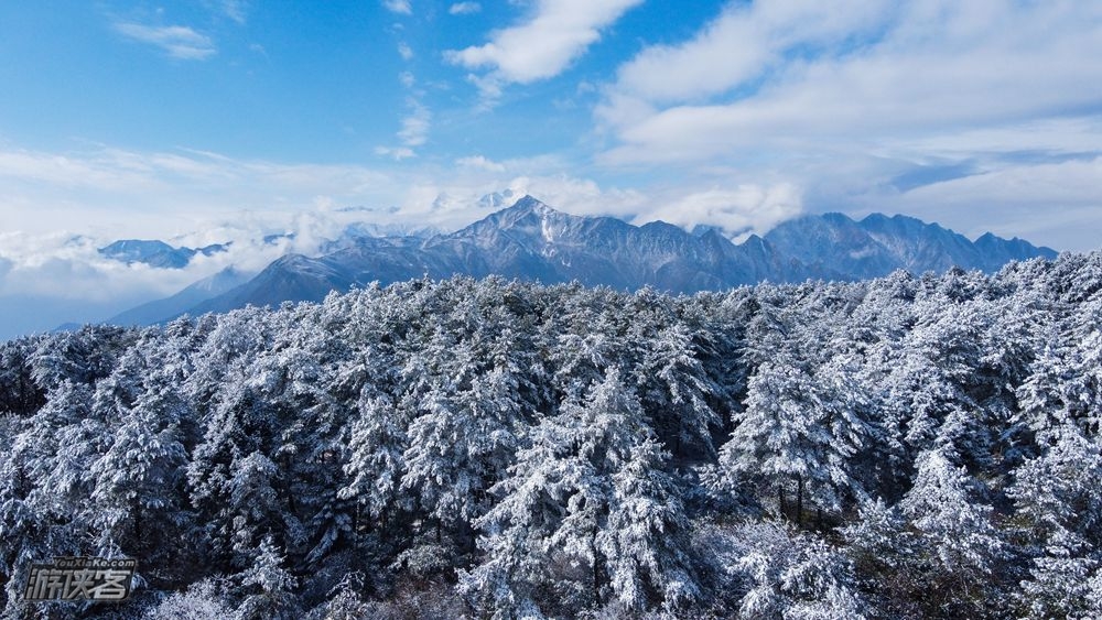 向山巅·什达格丨龙年爬龙山 观雪山云海胜景