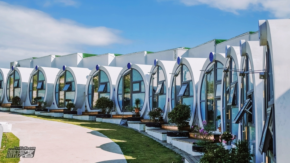 【TubeHouse · 大嵛山岛】入住悬崖上12星座管屋,睡在海上醒在日出,游大小天湖万亩草甸,市区-海岛民宿车接送,船票景点门票一价全含,2天1晚自由行