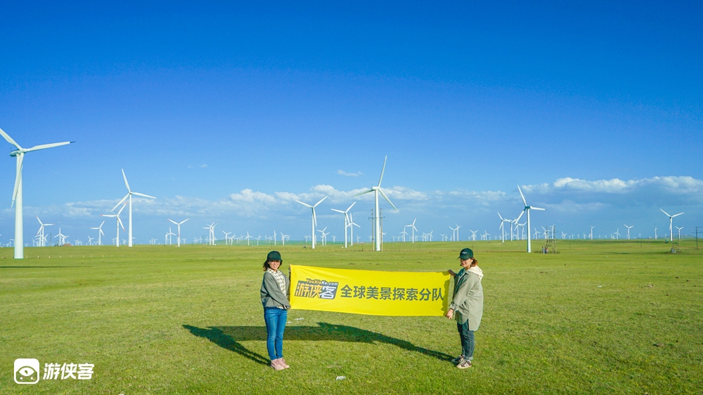 【玩转中蒙·辉腾锡勒草原1/2日】呼和浩特接送，2-6人小车半自由行，走进雄伟火山口，漫步辉腾锡勒花海，乘小火车穿越草原，观看《敖包相会》（2人成行，轿车/商务车）