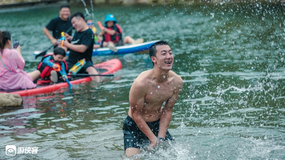 溯溪摆烂·川步村丨清泉浅溪解锁水上露营初体验！