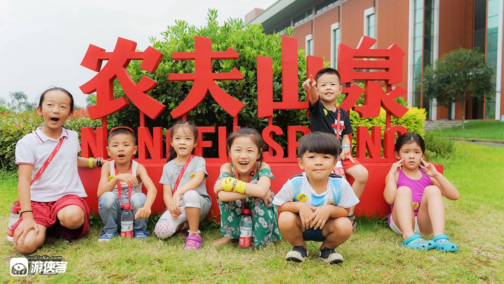 【亲子游学·古法造纸】10.2/10.5，走进夹江纸厂，体验古法造纸5大环节，探访峨眉山农夫山泉基地，做大自然的搬运工，亲子休闲游学一日游（含午餐）