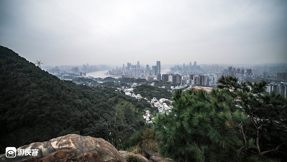 城市徒步·虚灵峰│南山绝壁线路,眺望桥都母城