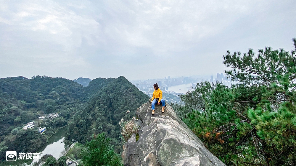 城市徒步·虚灵峰│南山绝壁线路,眺望桥都母城