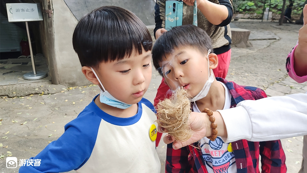【了不起的博物馆·疯狂原始人】10.16,穿越石器时代,齐心协力,建个房子!原始房屋搭建/陶器钻孔/植物锤染/钻木取火,还原史前人类生活场景,深度感受史前聚落文明!