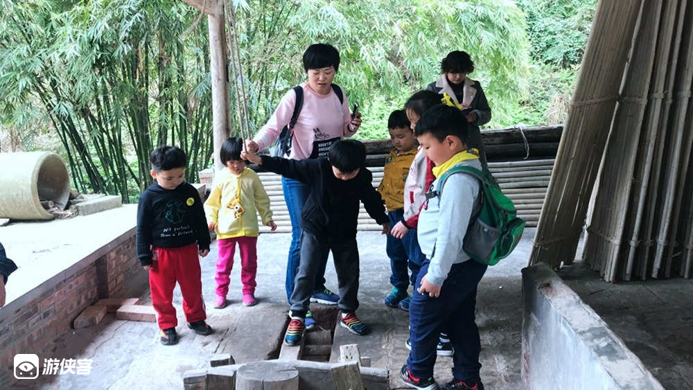 【亲子游学·古法造纸】10.2/10.5，走进夹江纸厂，体验古法造纸5大环节，探访峨眉山农夫山泉基地，做大自然的搬运工，亲子休闲游学一日游（含午餐）