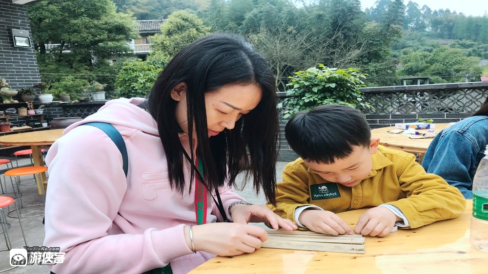 【亲子游学·古法造纸】10.2/10.5，走进夹江纸厂，体验古法造纸5大环节，探访峨眉山农夫山泉基地，做大自然的搬运工，亲子休闲游学一日游（含午餐）