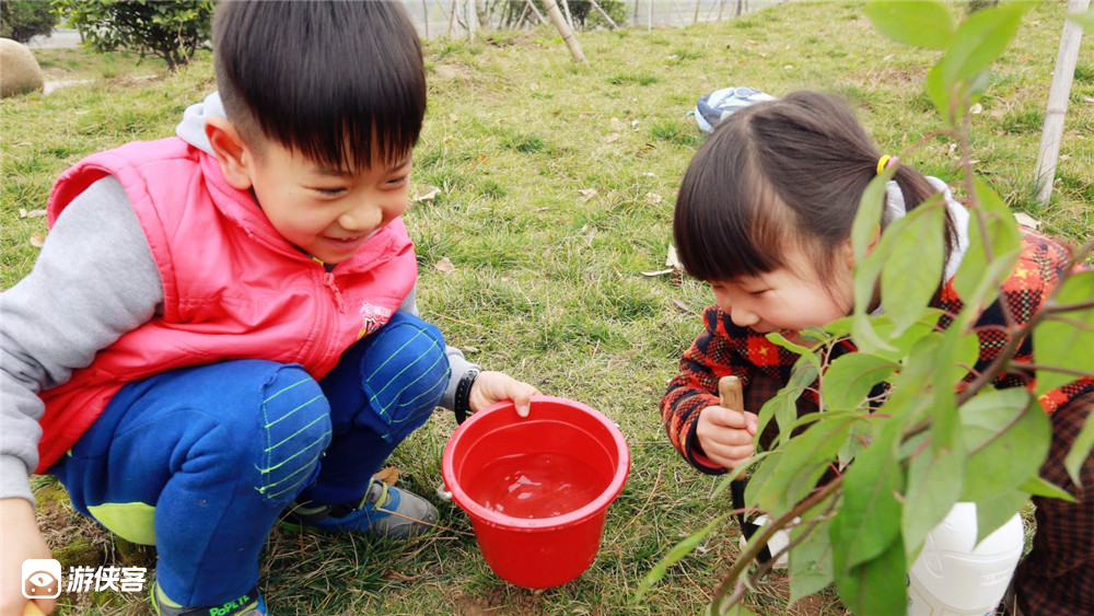 【游侠宝贝-植树节】3月植树季，春来植树秋成荫，种植领养一棵小橘树，制作树铭牌，听树的心跳+制作玛格丽特饼干+DIY蔬菜盆栽+亲子环保趣味运动会，赴一场春日之约