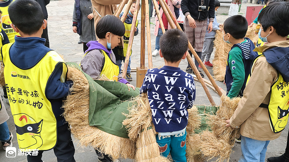 【了不起的博物馆·疯狂原始人】10.16,穿越石器时代,齐心协力,建个房子!原始房屋搭建/陶器钻孔/植物锤染/钻木取火,还原史前人类生活场景,深度感受史前聚落文明!