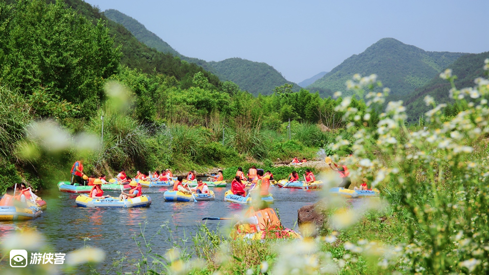 【冰点·诸暨奇幻漂流】5-9月，诸暨西源峡谷奇幻漂流！落差将近百米，跌宕起伏，如梦似幻，拖家带口漂流首选！漂流水质达到国家二级饮用水标准，登斗岩一睹千佛奇峰的风采