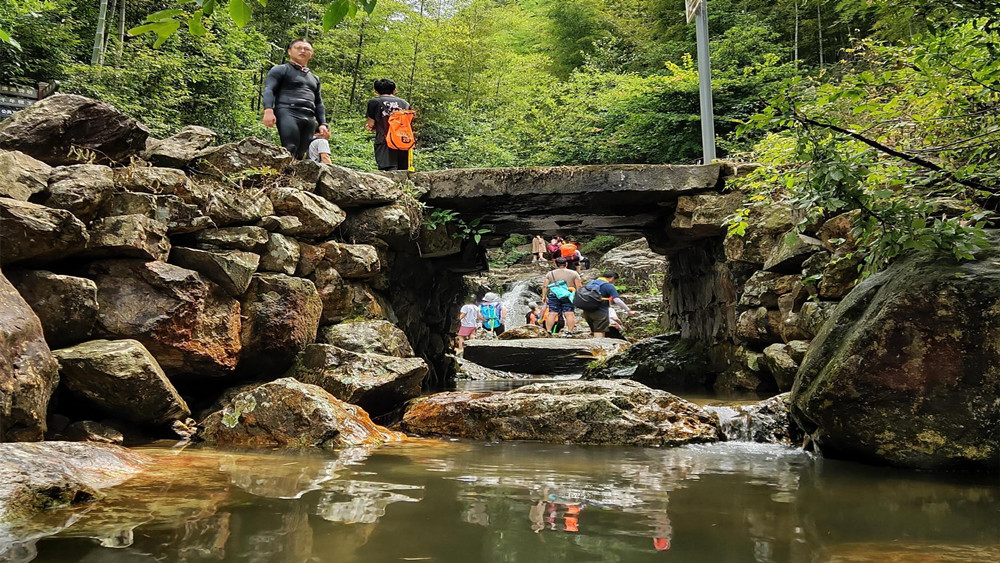 【浦东东体·雪花潭】6-8月，清凉一夏，穷水之源而登山之巅，激情溯溪雪花潭，深入四明山避暑腹地，观茂林修竹、秀峰奇岩、飞瀑流泉（单日溯溪）