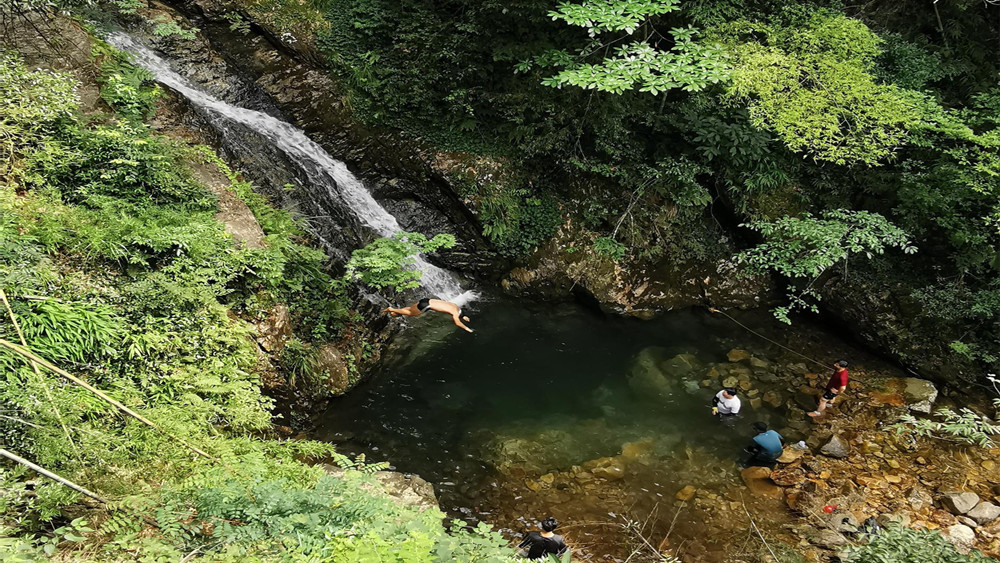 【浦东东体·雪花潭】6-8月，清凉一夏，穷水之源而登山之巅，激情溯溪雪花潭，深入四明山避暑腹地，观茂林修竹、秀峰奇岩、飞瀑流泉（单日溯溪）