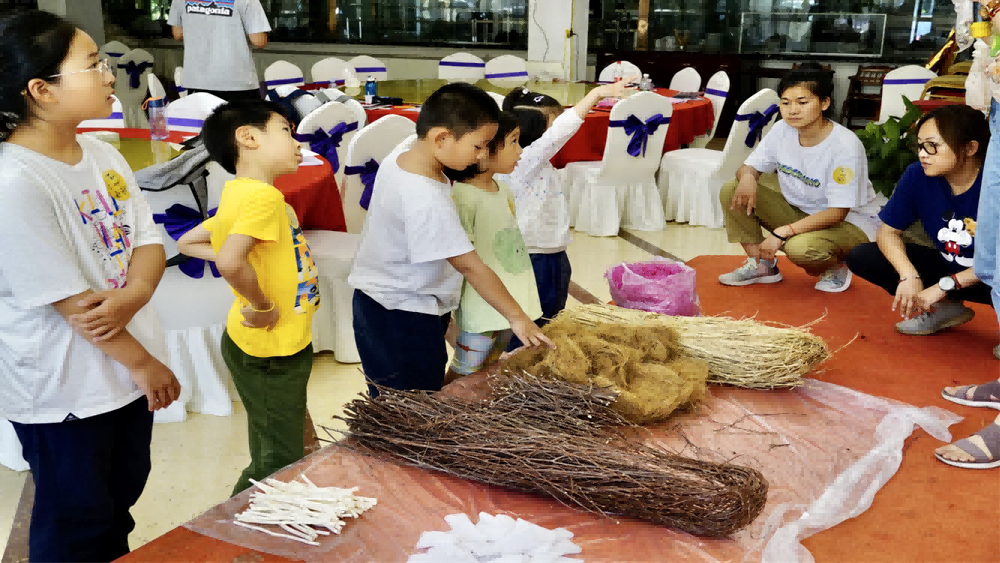 【游侠研学 | 自然系列 · 鸟巢建筑师】欣赏自然界的巧夺天工，领略神奇动物的创意，学习鸟类如何建造美丽家园，剖析小屋的建造过程，了解小鸟们是如何在大自然中保护隐藏自己