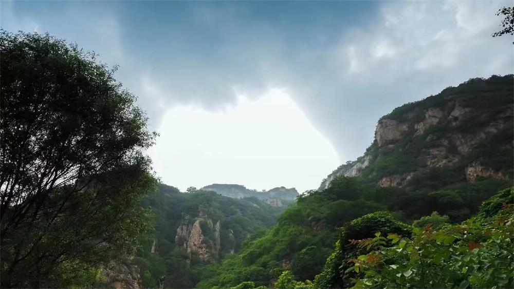 【告别夏日·百泉山】9-10月秋后山泉应景,沿着小溪徒步,听泉水淙淙清脆悦耳,看两侧众多奇峰怪石,秋印浮现百泉山1日徒步环穿