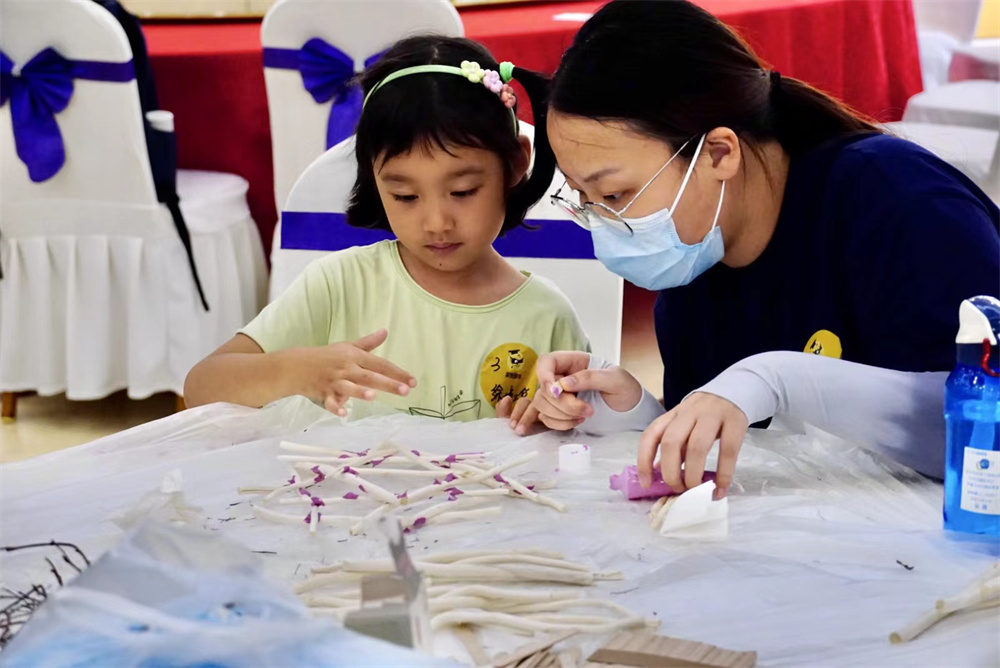 【游侠研学 | 自然系列 · 鸟巢建筑师】欣赏自然界的巧夺天工，领略神奇动物的创意，学习鸟类如何建造美丽家园，剖析小屋的建造过程，了解小鸟们是如何在大自然中保护隐藏自己