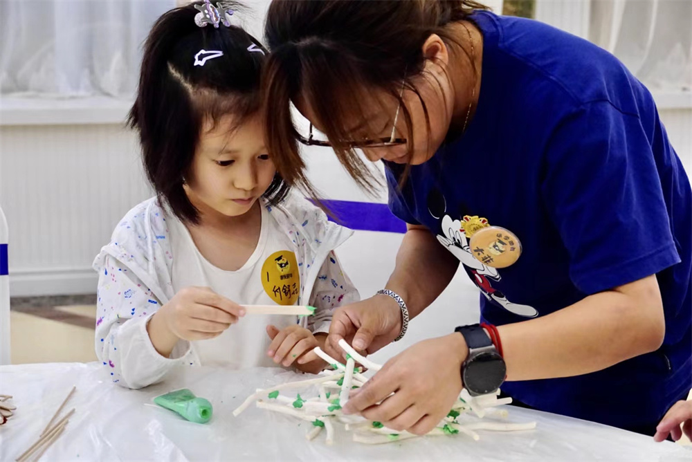 【游侠研学 | 自然系列 · 鸟巢建筑师】欣赏自然界的巧夺天工，领略神奇动物的创意，学习鸟类如何建造美丽家园，剖析小屋的建造过程，了解小鸟们是如何在大自然中保护隐藏自己