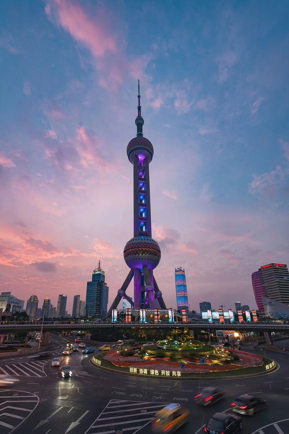 【华为x游侠客City Photo · 外滩浪漫日落 】2022城市漫游摄影大赛启动|打卡浦美日落剧场,见证外滩点灯瞬间|轮渡过江尽享魔都三件套|步道穿越发现黄昏下的惊喜