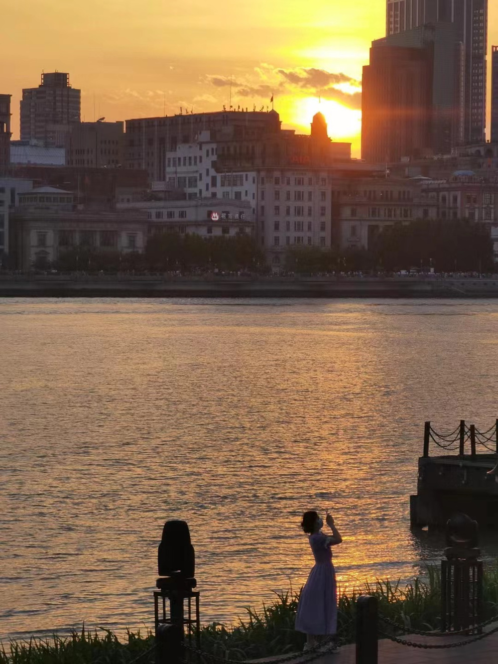 【华为x游侠客City Photo · 外滩浪漫日落 】2022城市漫游摄影大赛启动|打卡浦美日落剧场,见证外滩点灯瞬间|轮渡过江尽享魔都三件套|步道穿越发现黄昏下的惊喜