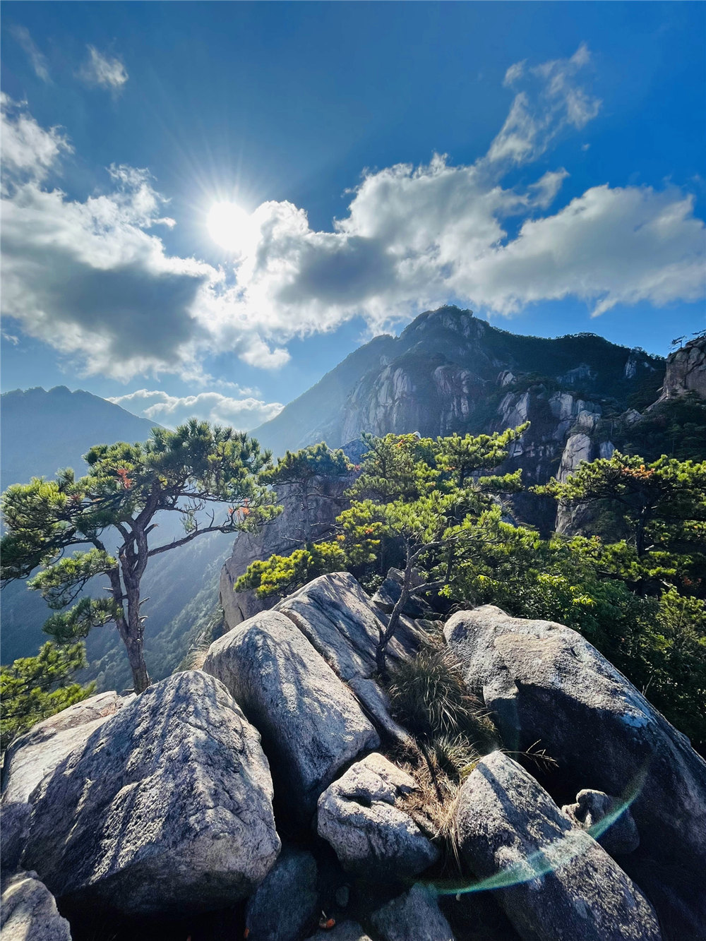 【野攀·四尖连穿+龙须山】12.09~12.11限定团。体验家朋惊险刺激的猴子尖、鹰嘴岩、饭甄尖、豺狗狼尖,豪情穿越龙须沙漠山脊线,挑战与美景并存(徒步、攀岩体验)