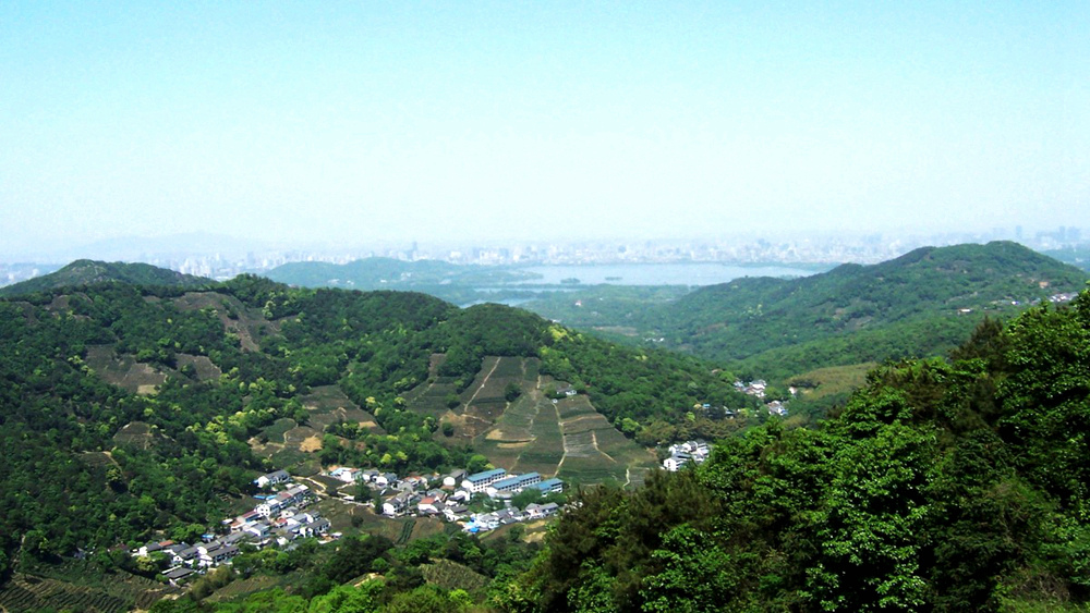 【疾速追山·西湖好运兔】兔年登高特辑, 齐聚西湖,“大展宏兔”迎接2023自由年~,精心配备特殊宏‘’兔‘’徽章多处路段可下撤(线路体能要求高,请备注户外经历)