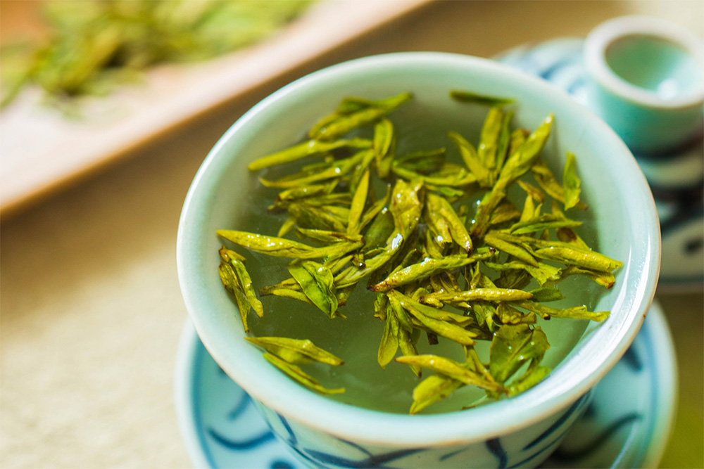 亲子·小小茶农，把春天带回家（1天） - 置身茶海 | 看春景采春茶 | 茶山徒步 | 采摘茶叶 | 炒制春茶 | 制作艾茶馒头 | 宋代点茶 | 茶叶小课堂