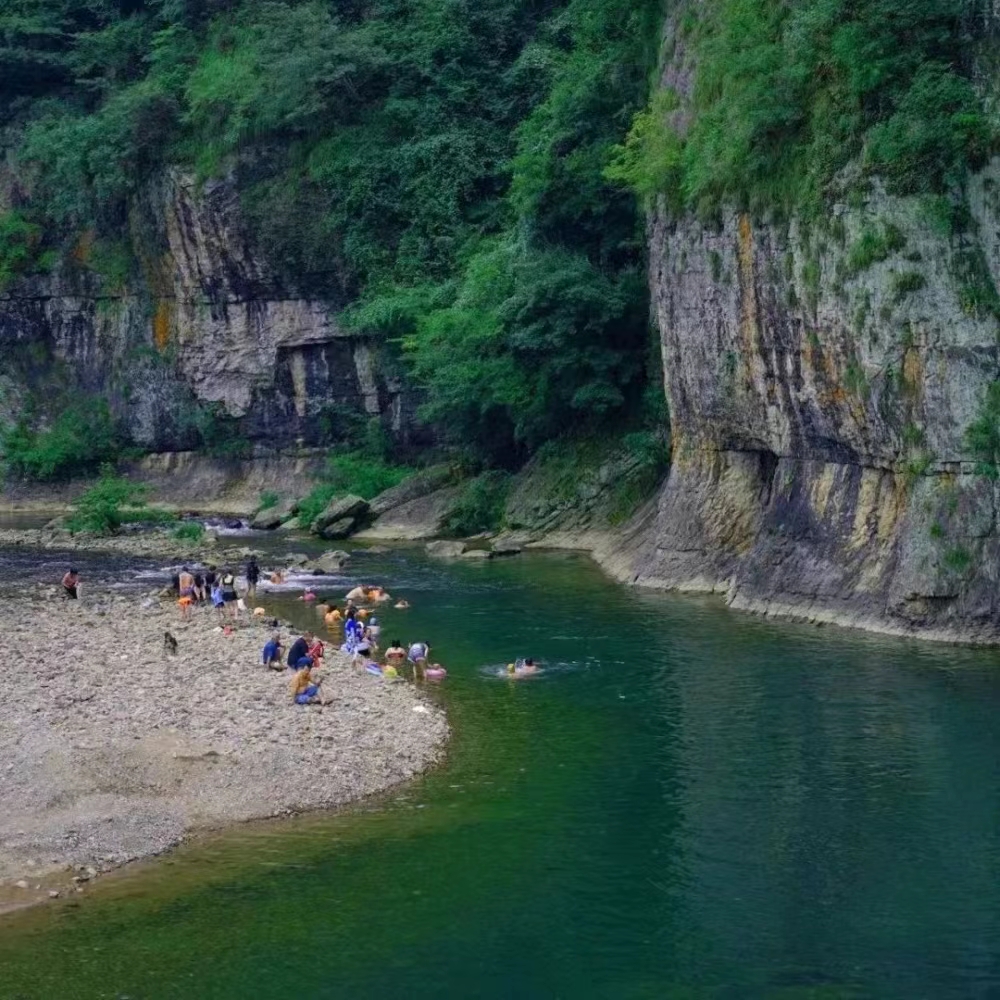 【溯溪摆烂大会·小乌溪】7.15限定一天！嵊州小乌溪，溯溪湿身派对，水枪大战，水上野餐，溯溪徽章首发，漫步西施岩，邂逅小三峡，冰镇西瓜，疯狂水战，热浪一夏！一起湿身吧！