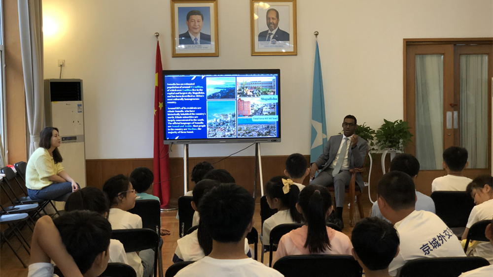 【游侠宝贝·小小外交官】走进各国大使馆,精彩活动体验世界各国文化,与外交官面对面交流提升应变能力,外交场景提高英语口语水平,才艺展示提高自信心,潜移默化提升全面素质