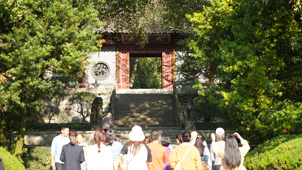 新兴人类星球·碳水环游 | 新昌大佛寺静心净气